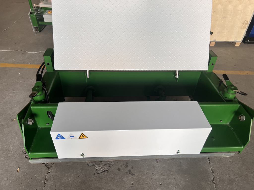 Укладчик резиновой крошки TPJ-1.5 Укладчик резиновой крошки TPJ-1.5