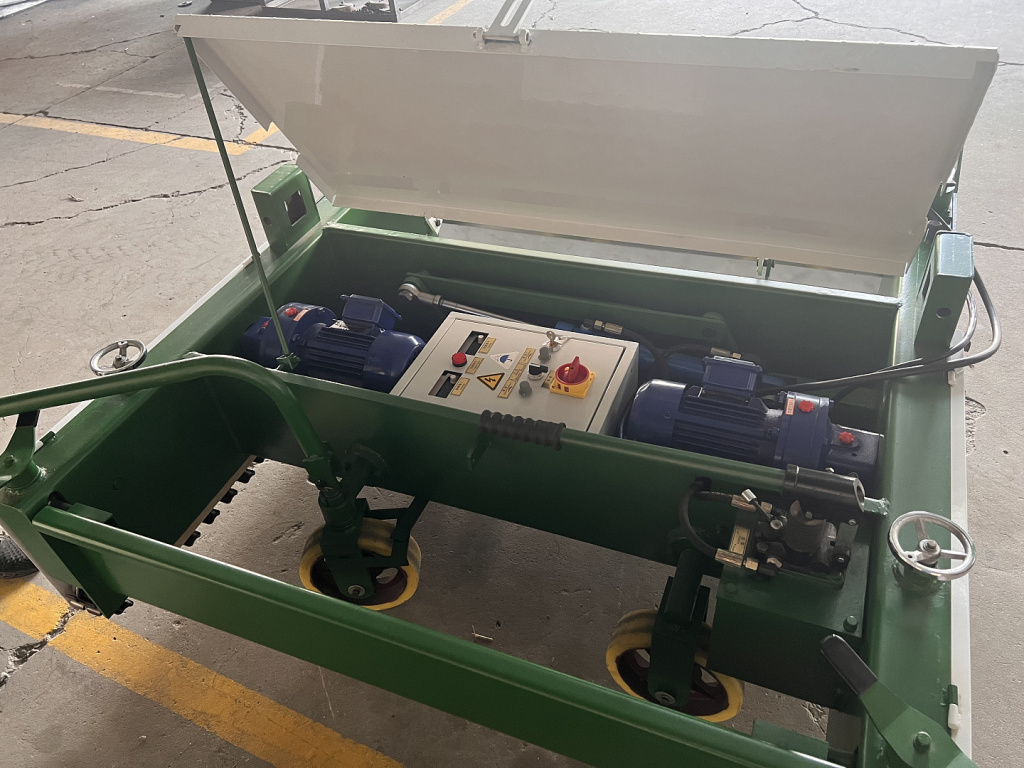 Укладчик резиновой крошки TPJ-1.5 Укладчик резиновой крошки TPJ-1.5